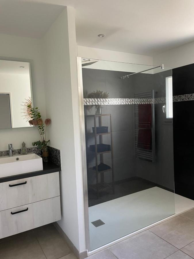 Chambre Avec Salle De Bain Privee Dans Villa Avec Garage Маноск Екстер'єр фото